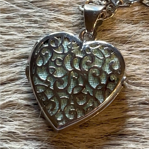 Heart locket on 20” chain - Picture 1 of 5